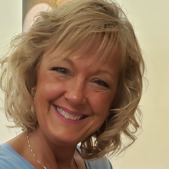 Meet your Posher, Leigh - Picture 2 of 2